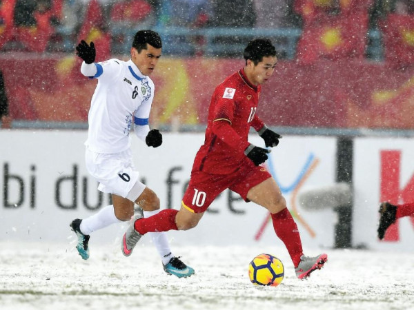 Uzbekistan vô địch với tỉ số suýt soát 2-1, Tiến Dũng trở thành "siêu nhân" cản bóng
