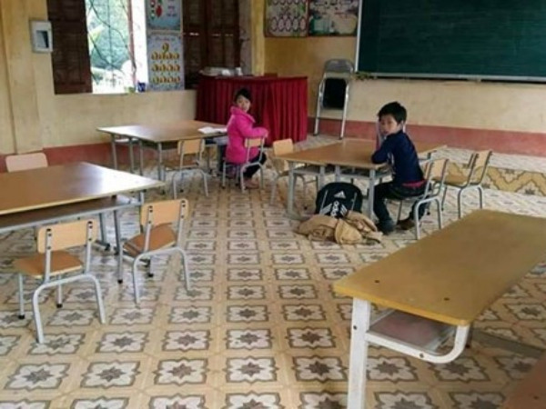 Bắc Kạn: Học sinh đồng loạt nghỉ vì phải mang khẩu trang trong lớp