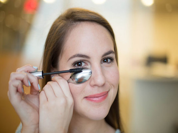 Những cách trang điểm và làm đẹp bằng thìa mà nàng nào cũng nên biết