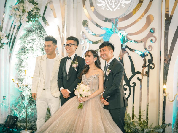 Trấn Thành "đi đu đưa" cùng dàn sao Việt đến mừng đám cưới ái nữ nhà đại gia Minh Nhựa