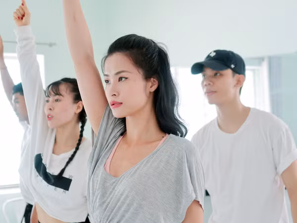 Vừa sang Nhật lưu diễn, Đông Nhi tung thông điệp ẩn ý khiến fan cực hào hứng 
