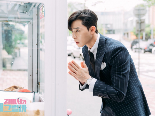 Vì yêu mà soái ca Lee Young Joon sẵn sàng làm cả trò trẻ con này