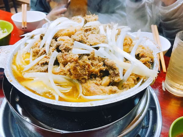 Mùa lạnh là cứ phải đánh chén mấy món "xèo xèo" ngay tại bàn này