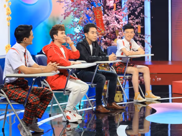 Trái quan điểm về "chuyện tuổi teen", Anh Đức và Huỳnh Lập tranh luận không hồi kết 