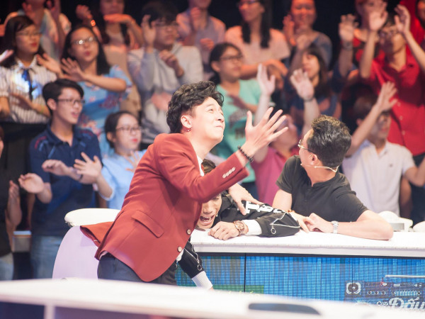 Loạt nghệ sĩ đặt nghi vấn Ngô Kiến Huy phẫu thuật thẩm mỹ