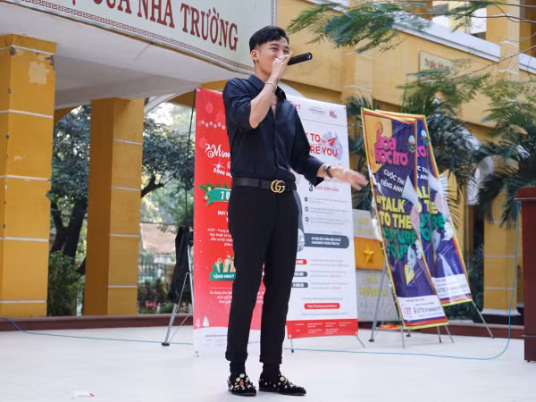 Đoàn tàu tương lai ghé thăm trường THPT Trưng Vương (Q.1, TP.HCM)