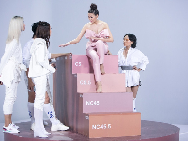 Minh Hằng - Hoàng Yến bức xúc vì nghi team Thanh Hằng được "tráo sản phẩm" khi lên sóng