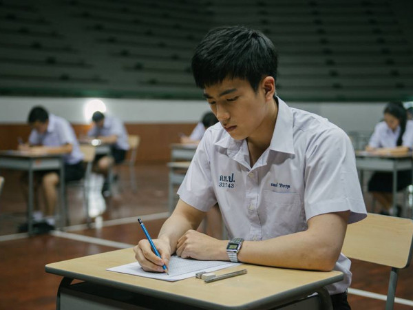 Bad Genius - Thiên Tài Bất Hảo: Một bộ phim học đường, cả rạp vỗ tay 3 - 4 lần?