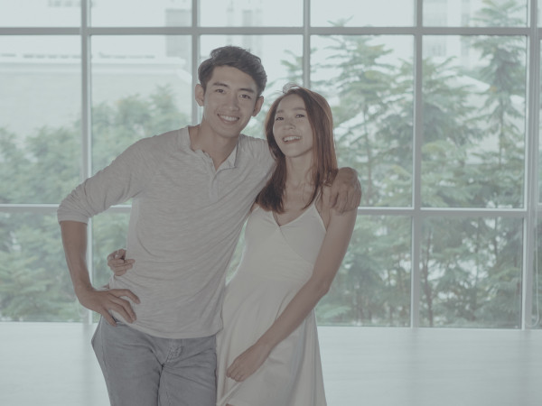 Quang Đăng tình tứ bên vũ công nữ xinh đẹp trong "Em gái mưa" phiên bản dance