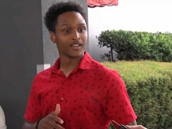 Chàng trai đi bộ 32 km suốt đêm tới chỗ làm được sếp tặng xe hơi