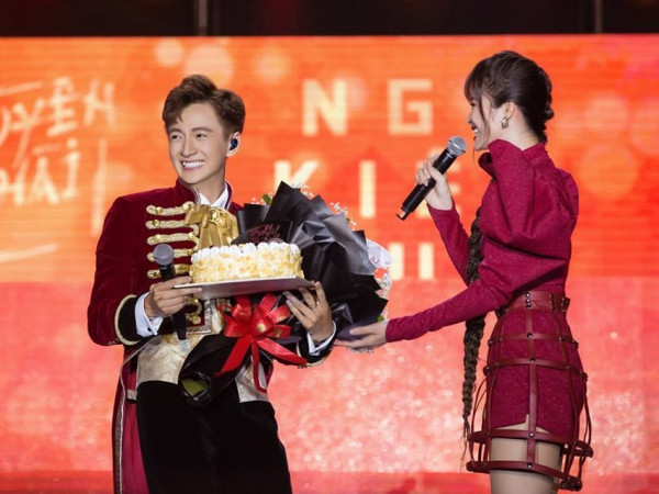 Ngô Kiến Huy vỡ oà cảm xúc, thăng hoa âm nhạc trong vòng tay hơn 10.000 khán giả