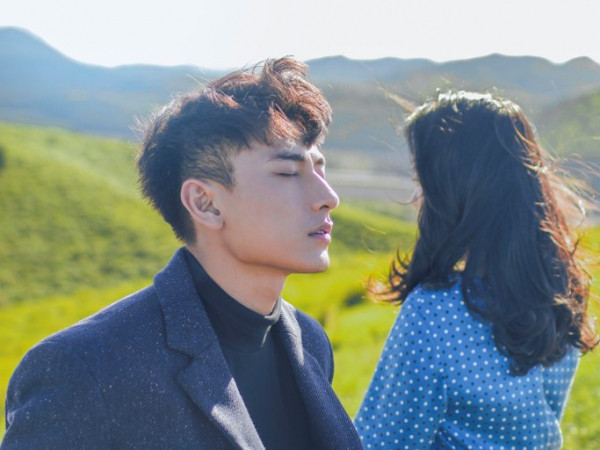 Isaac dẫn hotgirl Hà Trúc bay sang đảo Jeju để thực hiện MV mới