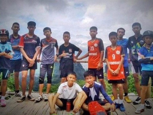 Hé lộ lý do đội bóng Thái Lan vào hang bất chấp cảnh báo nguy hiểm