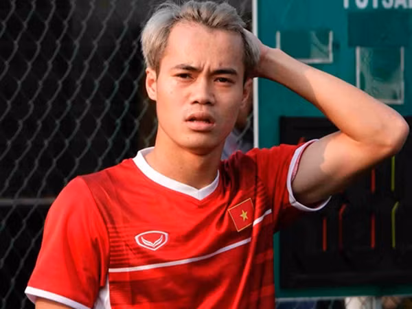 Đội phó Văn Toàn và niềm tin đặc biệt của ông Park với "đứa con thần gió"