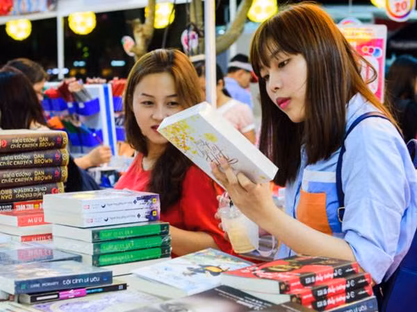 Giáng sinh này hãy cùng khám phá “Hội sách mùa Đông” ngập tràn tuyết rơi giữa lòng Hà Nội