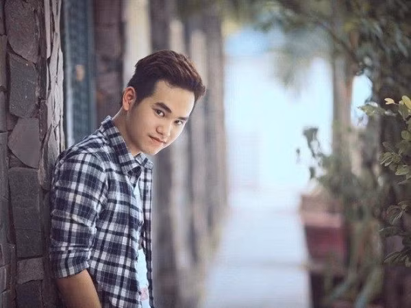 "Hit-maker" Khắc Hưng gây xôn xao khi tự thể hiện ca khúc do chính mình sáng tác 