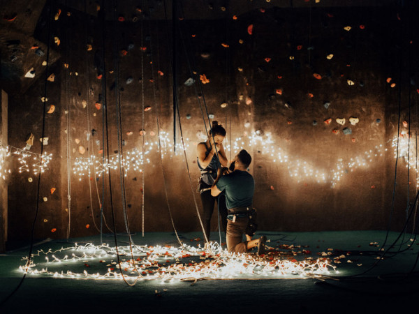 4 bước hoàn hảo cần biết khi bạn muốn cầu hôn "người thương" trên sân khấu