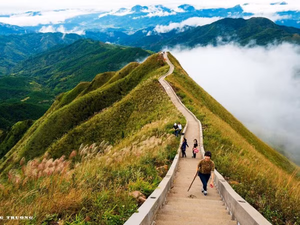 Bình Liêu - Quảng Ninh xuất hiện "Sống Lưng Khủng Long" siêu đẹp và hùng vĩ