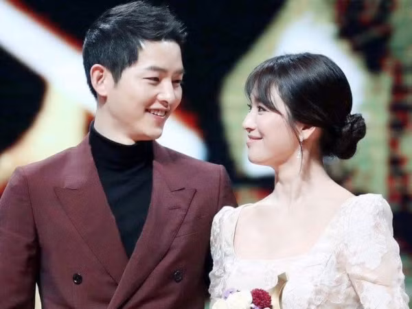 Vì lý do gì mà “hung thần showbiz” Dispatch chịu bỏ qua cặp đôi Song Hye Kyo - Song Joong Ki?