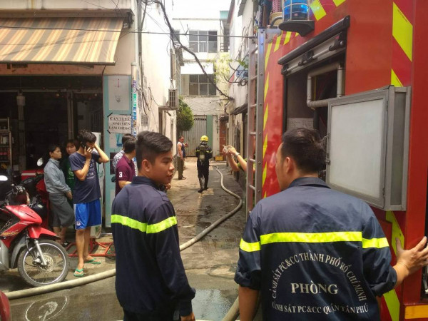 Cháy tại khu dân cư TP.HCM khiến nhiều người hoảng loạn