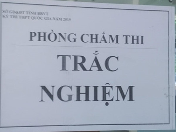 Bài thi phúc khảo từ 0 lên gần 9 điểm: Giải thích của Bộ GD-ĐT là khó chấp nhận!