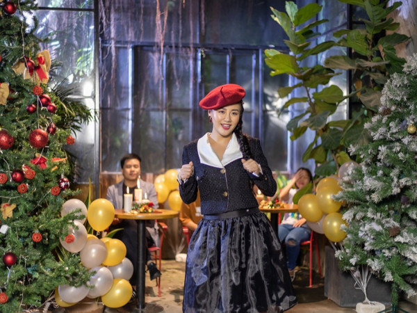 Văn Mai Hương hóa thân thành Như Quỳnh thể hiện hit “Cầu Hôn” phiên bản Giáng sinh