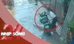 NHỊP SỐNG 24: Nữ cán bộ phường xô ngã xe máy của shipper giải trình gì?