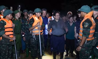 Thủ tướng kiểm tra công tác ứng phó mưa lũ tại vùng ven sông của Hà Nội