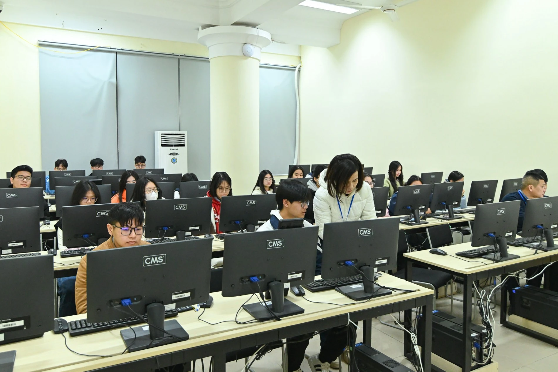 Bộ GD&ĐT xây dựng đề án thi tốt nghiệp THPT trên máy tính giai đoạn 2027-2030