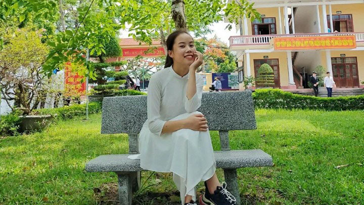 Đặng Thị Hồng Trang (lớp 12A1 Trường THPT Mỹ Tho, huyện Ý Yên, tỉnh Nam Định) là một trong hai thí sinh đã đạt được điểm 10 bài thi môn Ngữ văn