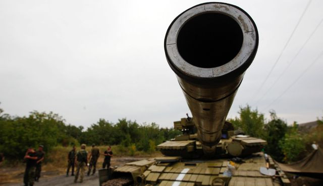 [VIDEO]: Kiev kéo trọng pháo rầm rập tiến về Donetsk