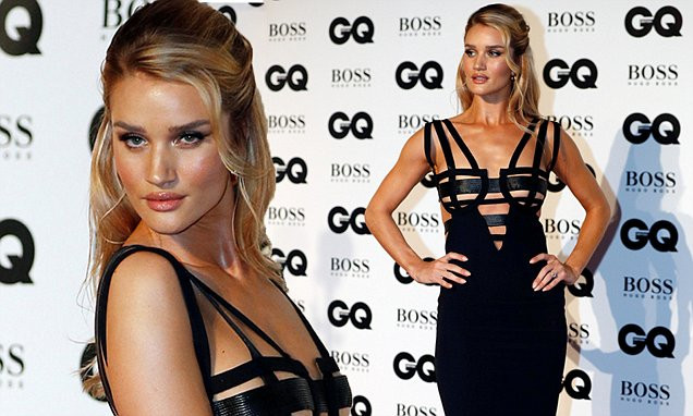 Diện mốt không nội y, bạn gái ‘Người vận chuyển’ gợi cảm hút mắt