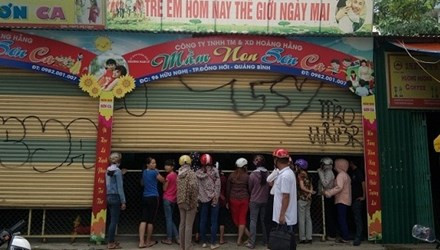 Điểm trông giữ trẻ mầm non Sơn Ca đã bị đóng cửa, các học sinh phải chuyển sang cơ sở khác.