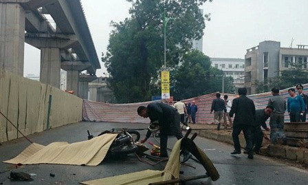 Vụ tai nạn xảy ra sáng nay khiến 1 người chết và 3 người bị thương. (Ảnh: Nguyễn Dương) 