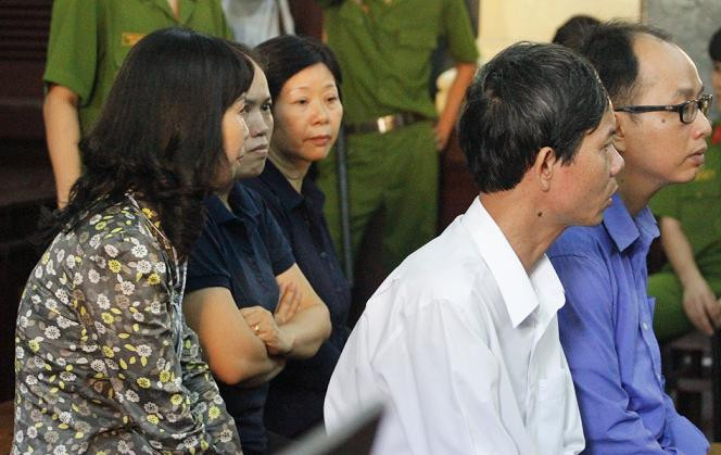 Các bị cáo tại phiên tòa ngày 22/1. Ảnh: Tân Châu