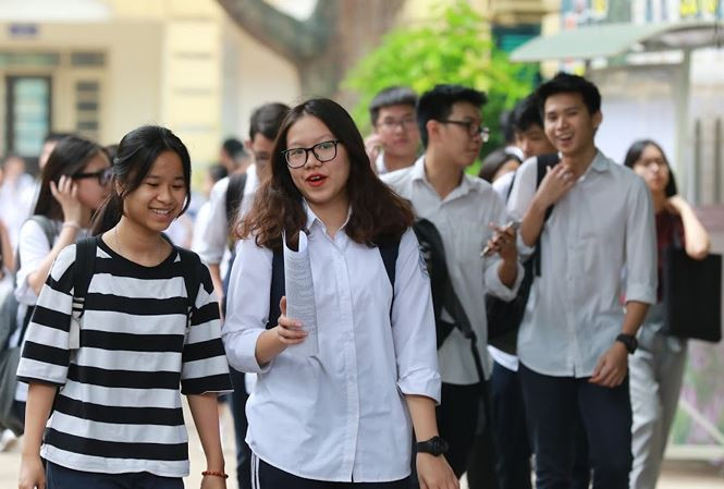 Thí sinh dự thi vào lớp 10 tại Hà Nội. Ảnh: Như Ý