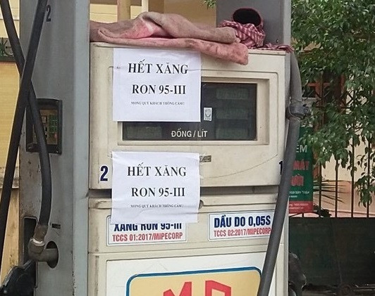 Nhiều cây xăng Hà Nội hết xăng RON 95 để bán
