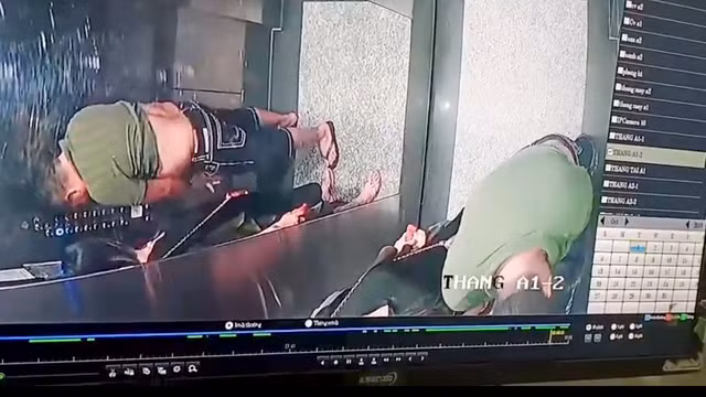 Người đàn ông “vô tư” tè trong thang máy chung cư, bị camera ghi lại
