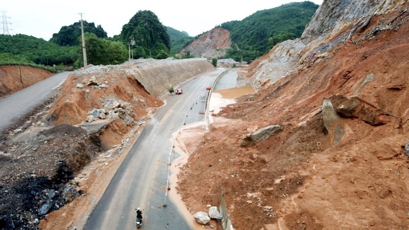 Chuyên gia hiến kế cách ngăn đường cao tốc vừa xây đã sụt lún