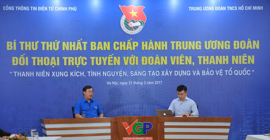 Bí thư thứ nhất BCH Trung ương Đoàn Lê Quốc Phong đối thoại với ĐVTN.