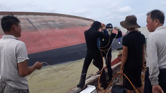 Các thợ lặn tìm thấy 1 thi thể thuyền viên trong tàu VTB 26 vào sáng ngày hôm nay.