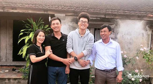 Buổi gặp mặt đặc biệt giữa mẹ con chị Ma Thị Bích Thu (Hà Nội) với các thầy giáo cứu con trai thoát khỏi đuối nước. 