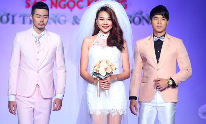 Thanh Hằng làm cô dâu xinh đẹp trên sàn diễn thời trang.