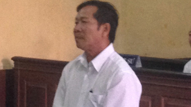 Nguyên Trưởng phòng giáo dục Lê Quang Dẫn vừa được đổi tội danh sáng nay 10/5. Ảnh: Tân Châu