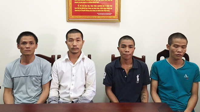 Bốn đối tượng truy nã vừa bị bắt giữ.