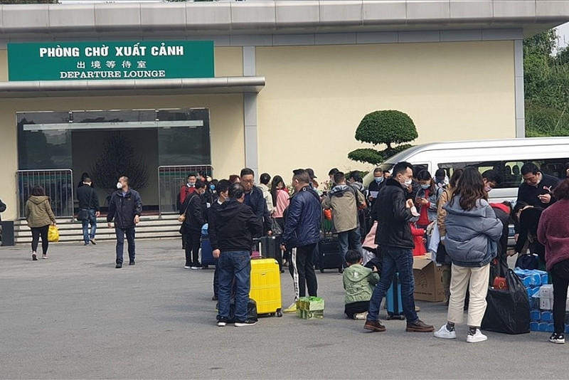 Bộ LĐ-TB&XH yêu cầu tạm dừng cấp phép cho lao động Trung Quốc vào Việt Nam làm việc