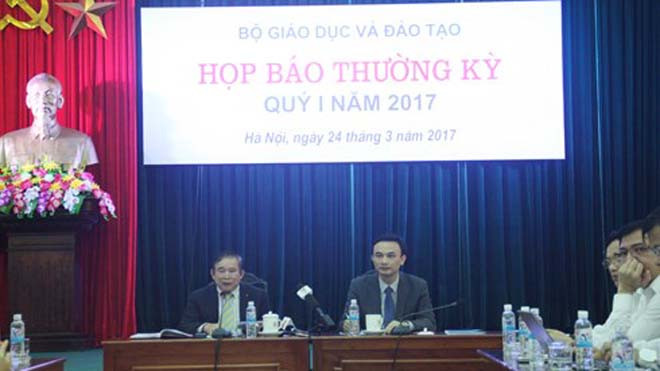 Thứ trưởng Bùi Văn Ga chủ trì cuộc họp báo