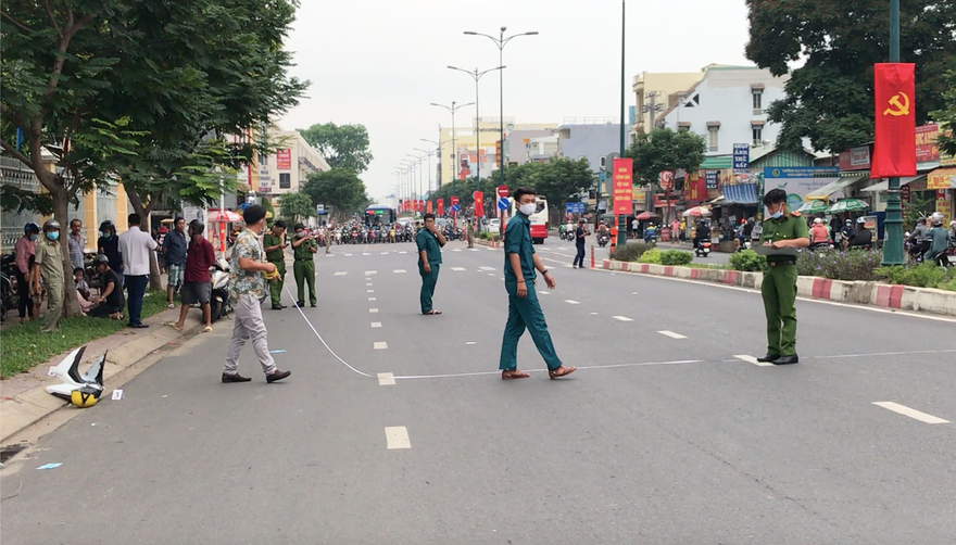 Va vào nữ sinh đi bộ qua đường, người chạy xe máy tử vong tại chỗ