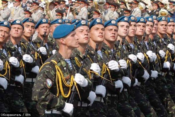 Người dân Ukraine ủng hộ quân đội 1 triệu USD