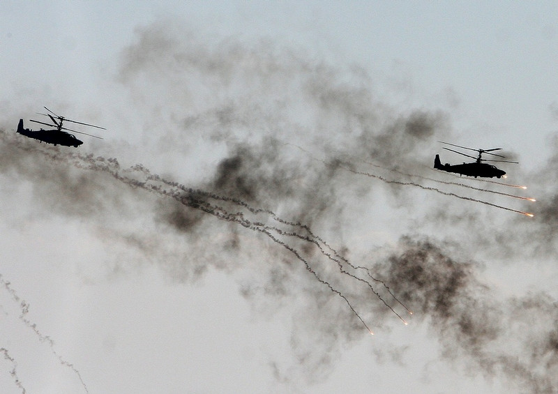 Tập trận cực lớn, Nga khoe vũ khí hạng nặng